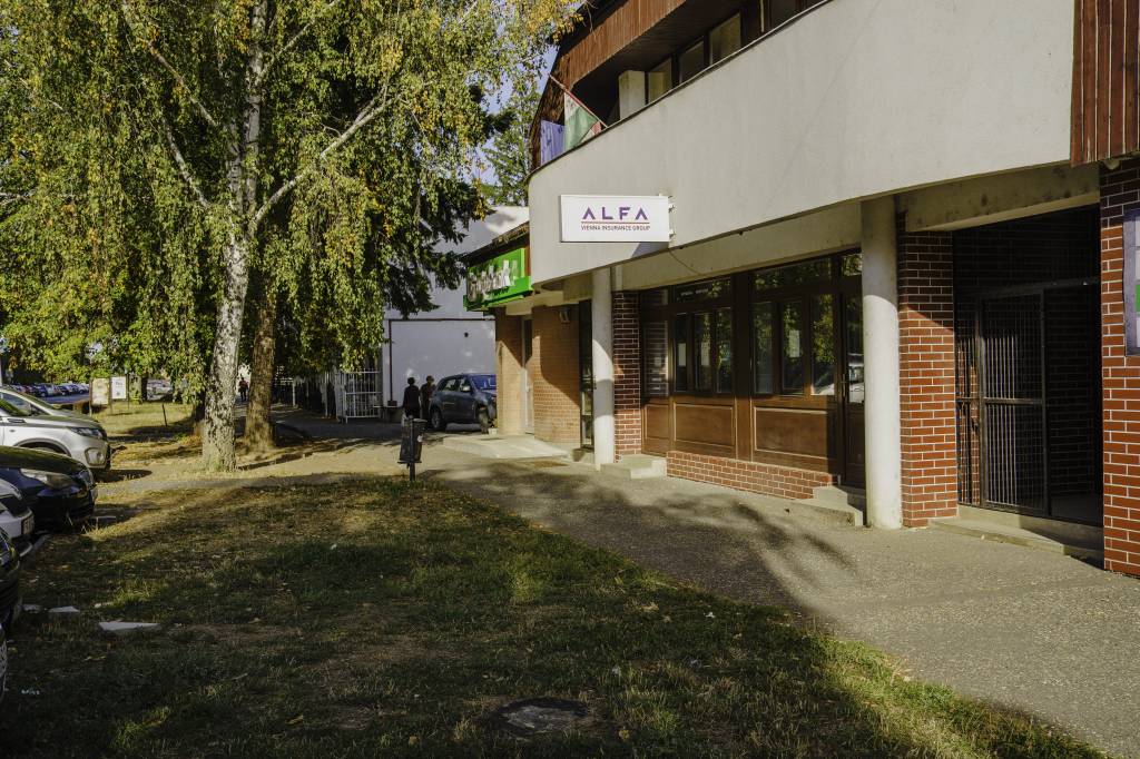 Szolg�ltat� h�z
