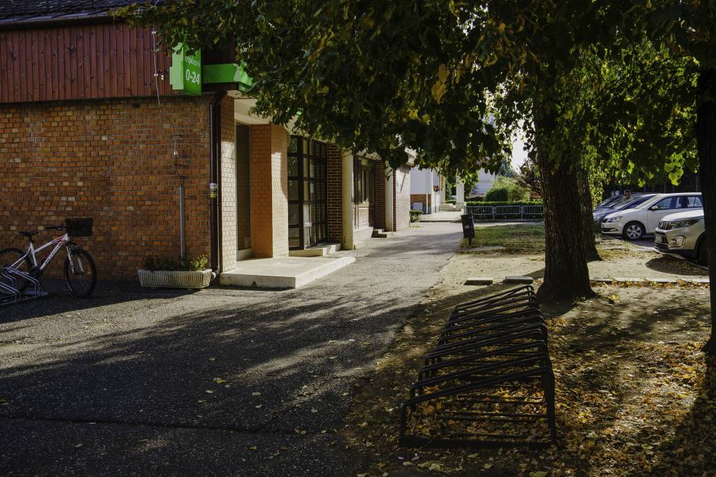 Szolg�ltat� h�z